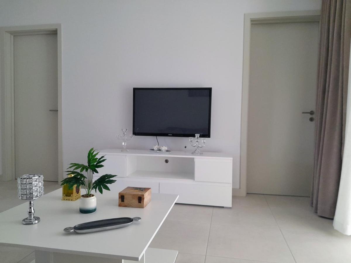 Appt Neuf De 2Ch Ds Residence Avec Piscine, Route Cotiere Grand Baie Exterior photo